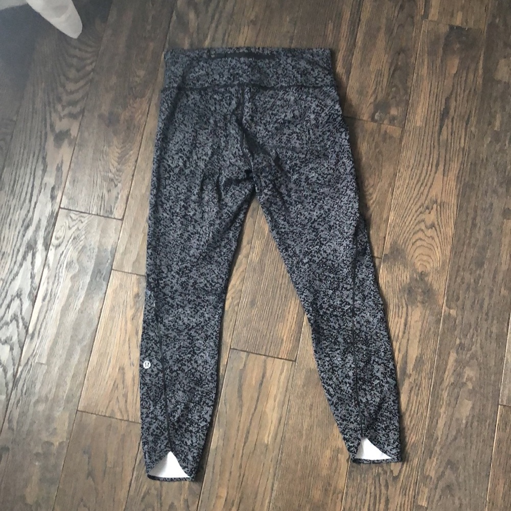 Lululemon Mid Rise Legging - Picture 3 of 6